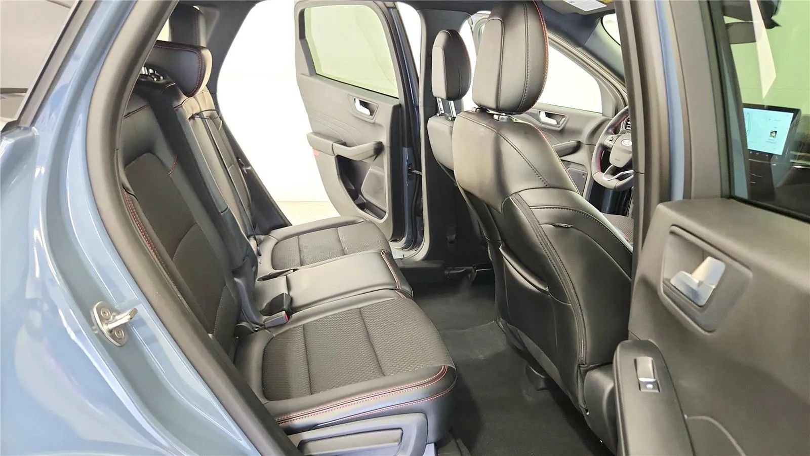 Used 2024 Ford Escape ST-Line w/ Tech Pack #1 AWD/4WD image 30