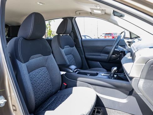 Used 2025 Nissan Kicks SV FWD image 18