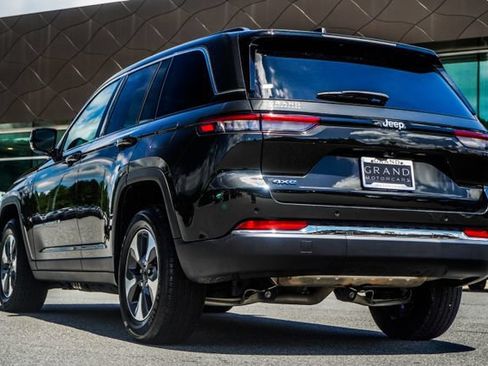 Used 2024 Jeep Grand Cherokee Limited 4xe AWD/4WD image 11
