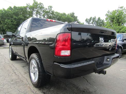 Used 2017 RAM 1500 Express AWD/4WD image 5