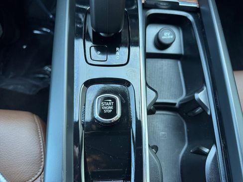 Certified 2023 Volvo XC60 B5 Plus AWD/4WD image 17