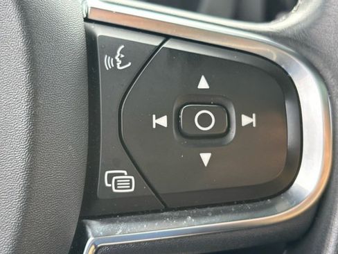 Used 2019 Volvo XC60 T5 Momentum w/ Premium Package image 19