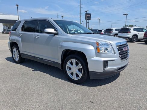 Used 2017 GMC Terrain SLE FWD image 2
