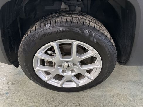 Used 2022 Jeep Renegade Latitude w/ Convenience Group AWD/4WD image 9