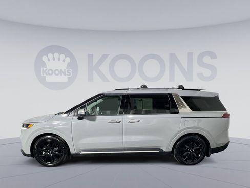 Used 2024 Kia Carnival SX Prestige image 2