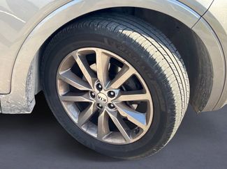 Used 2016 Kia Sorento SX FWD video 2