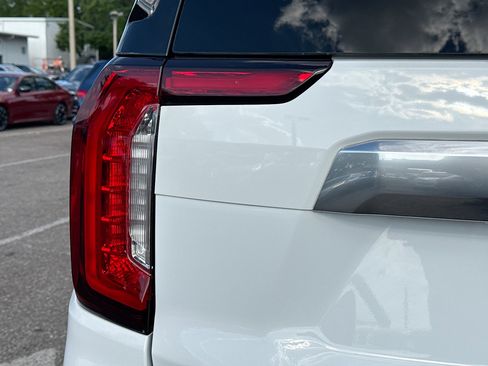 Used 2024 GMC Yukon XL Denali RWD image 10