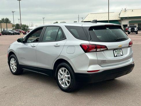 Used 2022 Chevrolet Equinox LS AWD/4WD image 5