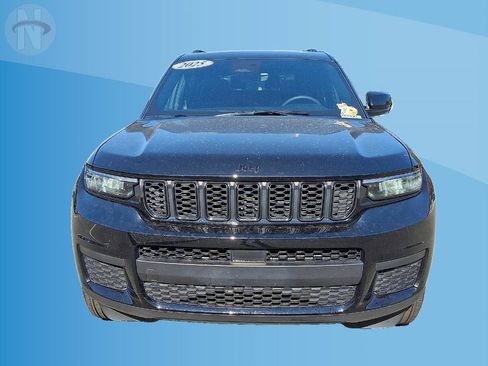 Certified 2025 Jeep Grand Cherokee L Altitude AWD/4WD image 21