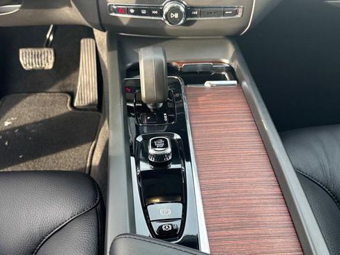 Certified 2023 Volvo XC60 B5 Plus w/ Climate Package image 24