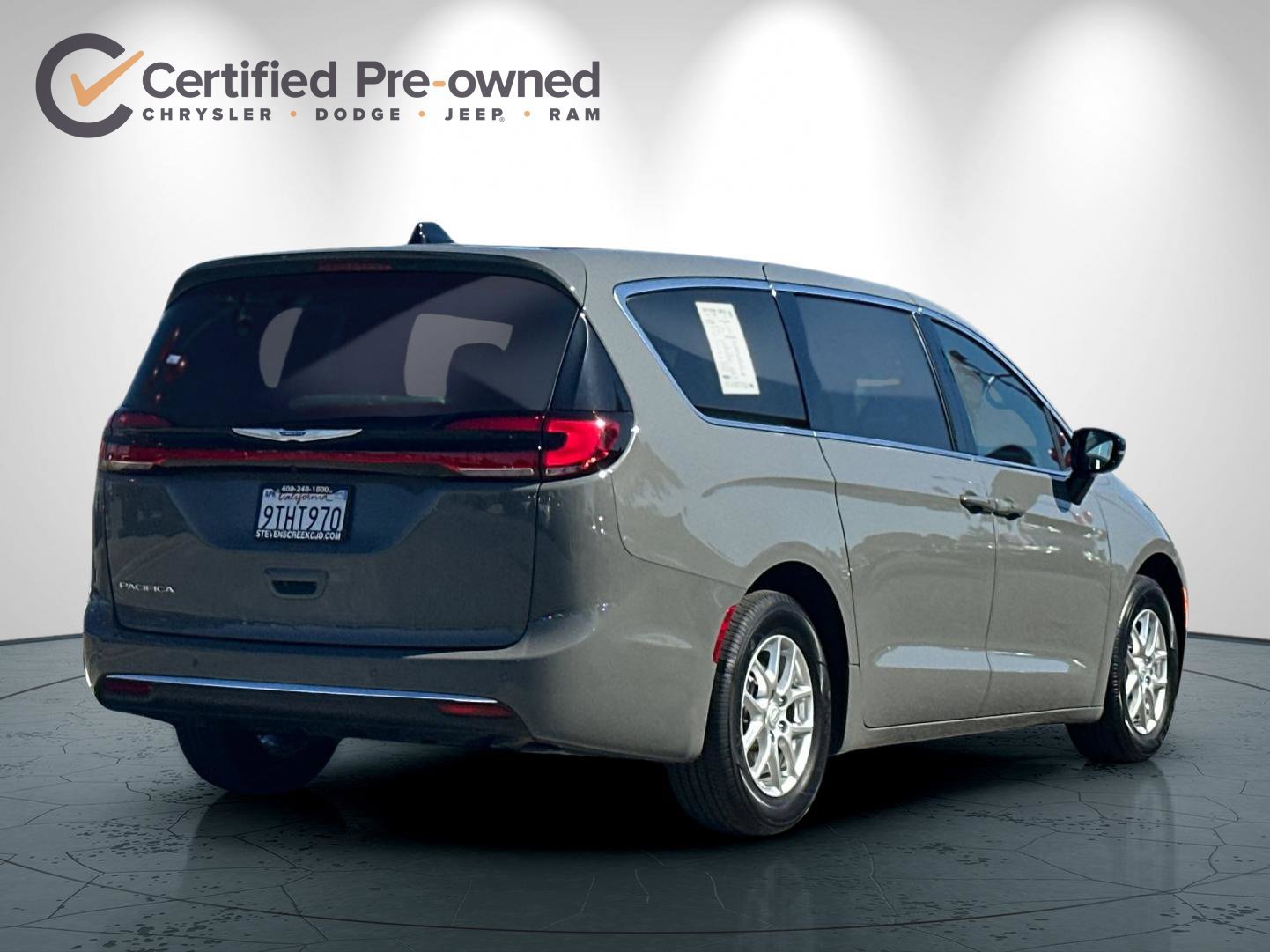 Certified 2025 Chrysler Pacifica Select FWD image 4