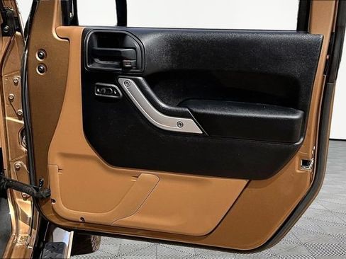 Used 2015 Jeep Wrangler Unlimited Sahara w/ Mopar Chrome Edition Group AWD/4WD image 18