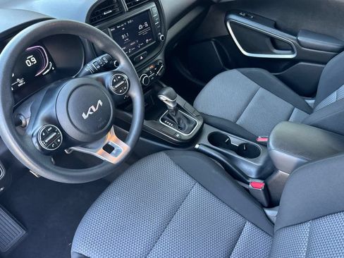 Used 2023 Kia Soul LX w/ LX Technology Package FWD image 12
