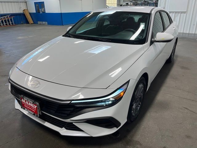 Used 2024 Hyundai Elantra SEL FWD image 7