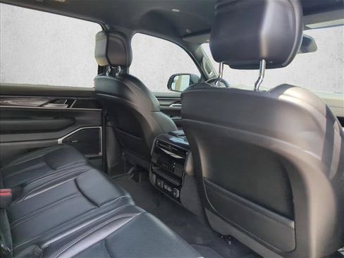 Used 2024 Jeep Wagoneer L 2WD image 19