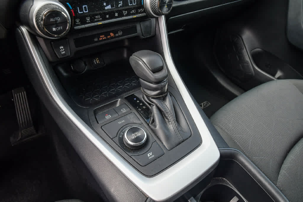 Used 2025 Toyota RAV4 XLE AWD/4WD image 21