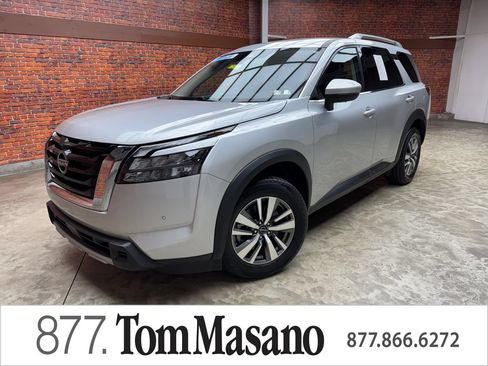 Used 2025 Nissan Pathfinder SL AWD/4WD image 1