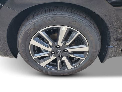 New 2025 Nissan Versa SV w/ Trunk Package image 10