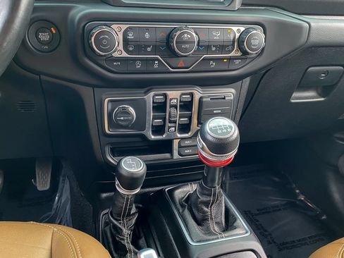 Used 2020 Jeep Wrangler Unlimited Sahara AWD/4WD image 35