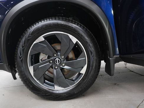 Used 2024 Nissan Rogue SV AWD/4WD image 29