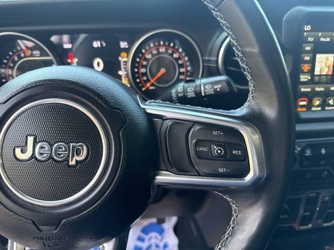 Used 2018 Jeep Wrangler Unlimited Sahara image 17