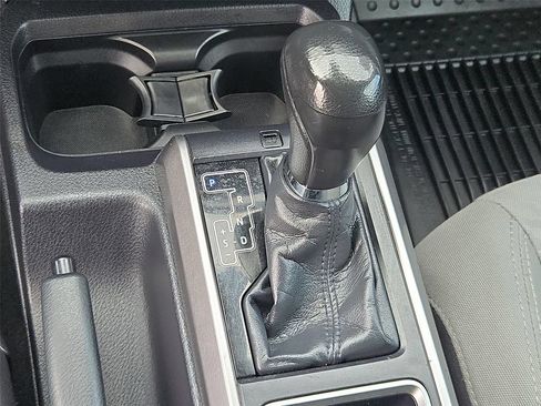 Used 2022 Toyota Tacoma SR5 RWD image 8