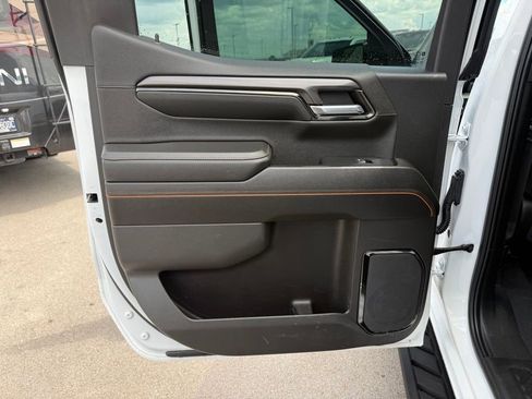 Used 2024 GMC Sierra 1500 AT4 w/ Technology Package image 9