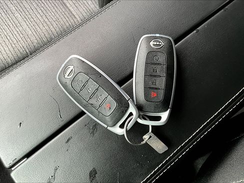 Used 2023 Nissan Rogue SV AWD/4WD image 34