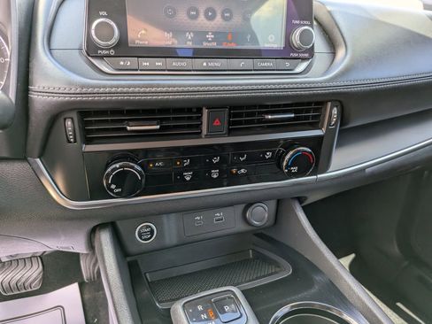 Used 2021 Nissan Rogue S FWD image 24