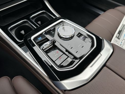 New 2025 BMW i7 xDrive60 image 16