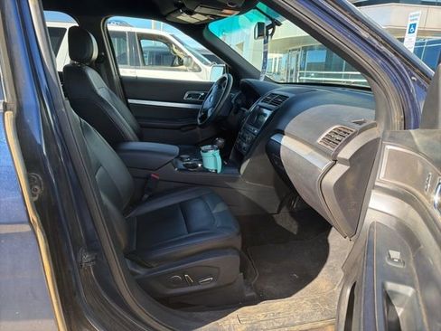 Used 2017 Ford Explorer XLT w/ Equipment Group 202A image 10