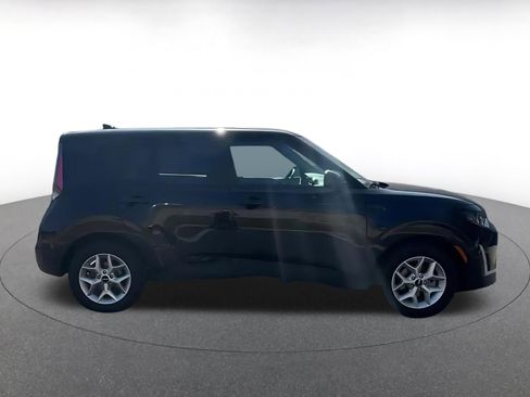 Used 2025 Kia Soul LX w/ LX Technology Package FWD image 15
