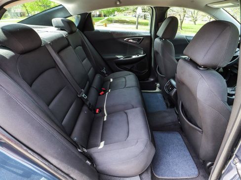 Used 2019 Chevrolet Malibu LT image 38