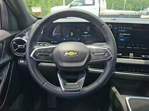 Used 2025 Chevrolet Equinox LT FWD image 19