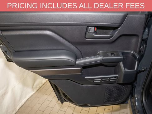 Used 2025 Toyota 4Runner SR5 AWD/4WD image 9