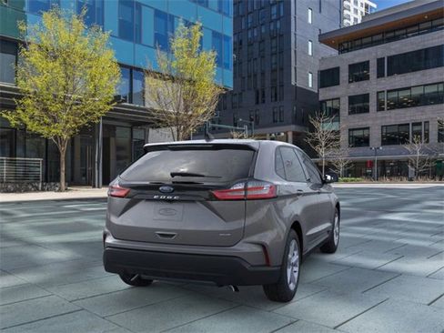New 2024 Ford Edge SE image 8