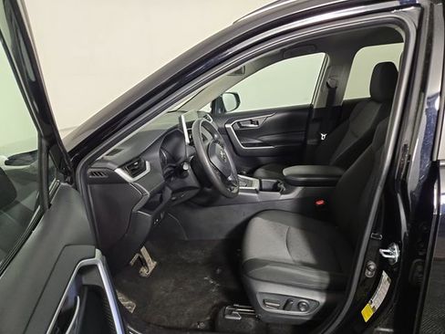 Used 2025 Toyota RAV4 XLE FWD image 12