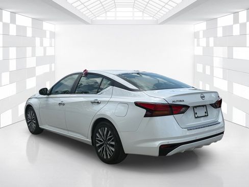 Certified 2023 Nissan Altima 2.5 SV FWD image 5