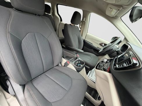 Used 2018 Chrysler Pacifica Touring Plus w/ Tire & Wheel Group image 23