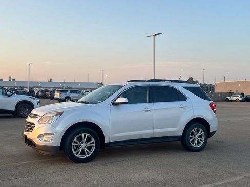 Used 2017 Chevrolet Equinox LT FWD image 12
