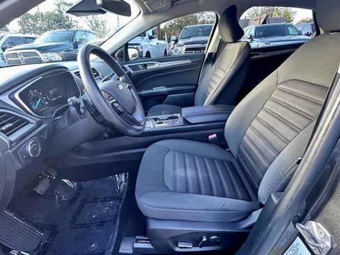 Used 2019 Ford Fusion SE image 10