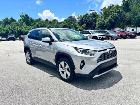 Used 2020 Toyota RAV4 Limited image 3