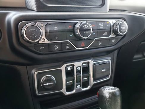 Used 2018 Jeep Wrangler Unlimited Sport S image 17