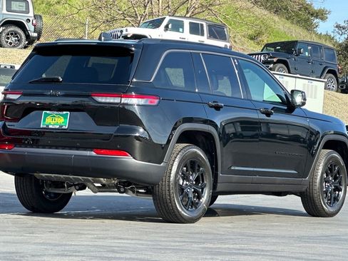 New 2026 Jeep Grand Cherokee Altitude image 4
