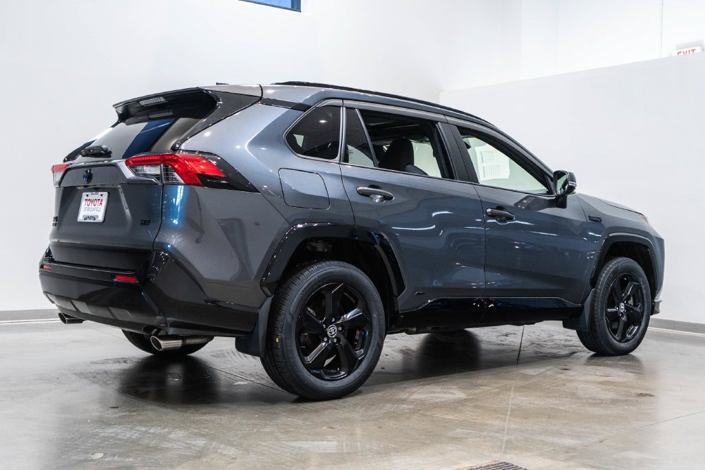 Used 2023 Toyota RAV4 SE w/ Weather & Moonroof Package AWD/4WD image 9