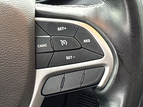 Used 2022 Jeep Grand Cherokee Laredo X AWD/4WD image 24