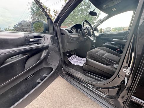 Used 2015 Dodge Grand Caravan SE w/ Quick Order Package 29E SE image 8