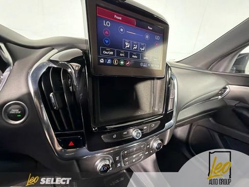 Used 2023 Chevrolet Traverse LT FWD image 21