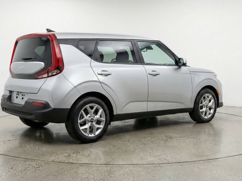 Used 2025 Kia Soul LX w/ LX Technology Package FWD image 9