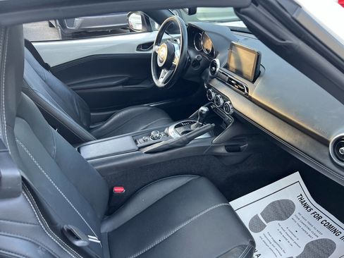 Used 2020 MAZDA MX-5 Miata RF Grand Touring RWD image 10